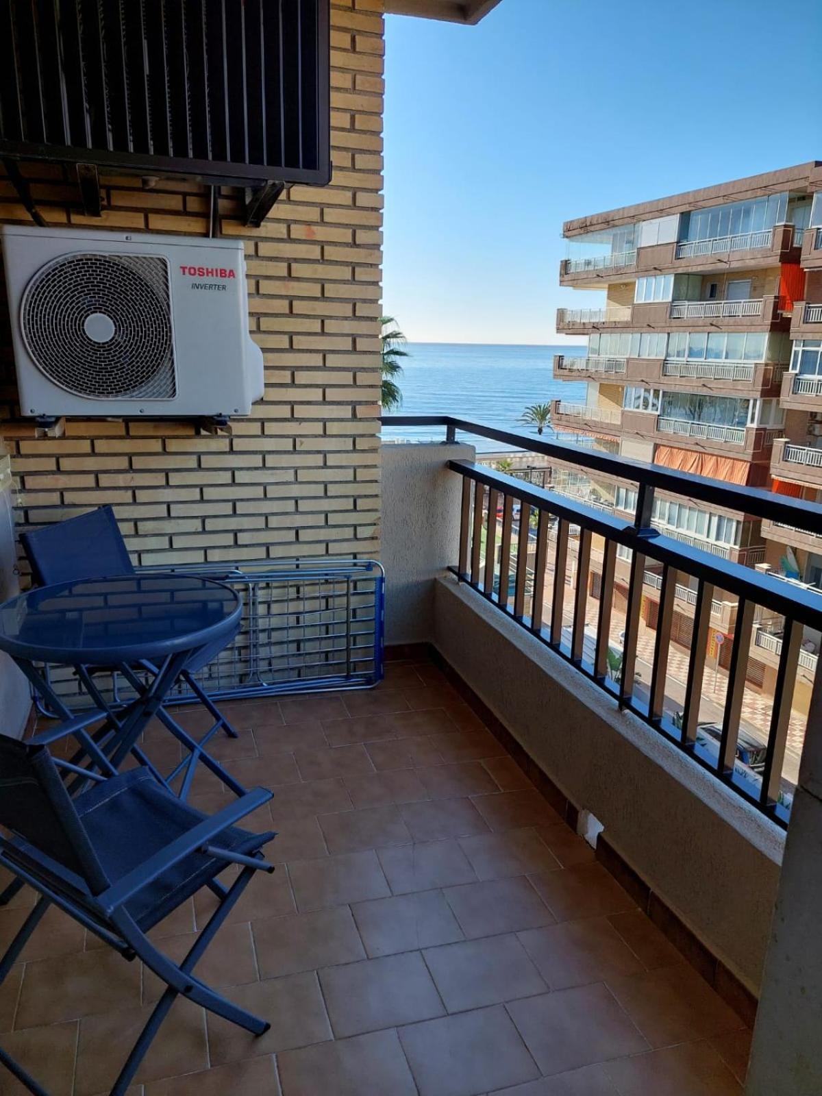 Apartamento Ronda 4 Boliches Primera Linea De Playa Фуeнхирола Екстериор снимка